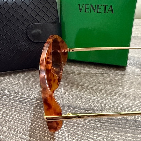 Bottega Veneta Amber Aviator Sunglasses main image 6